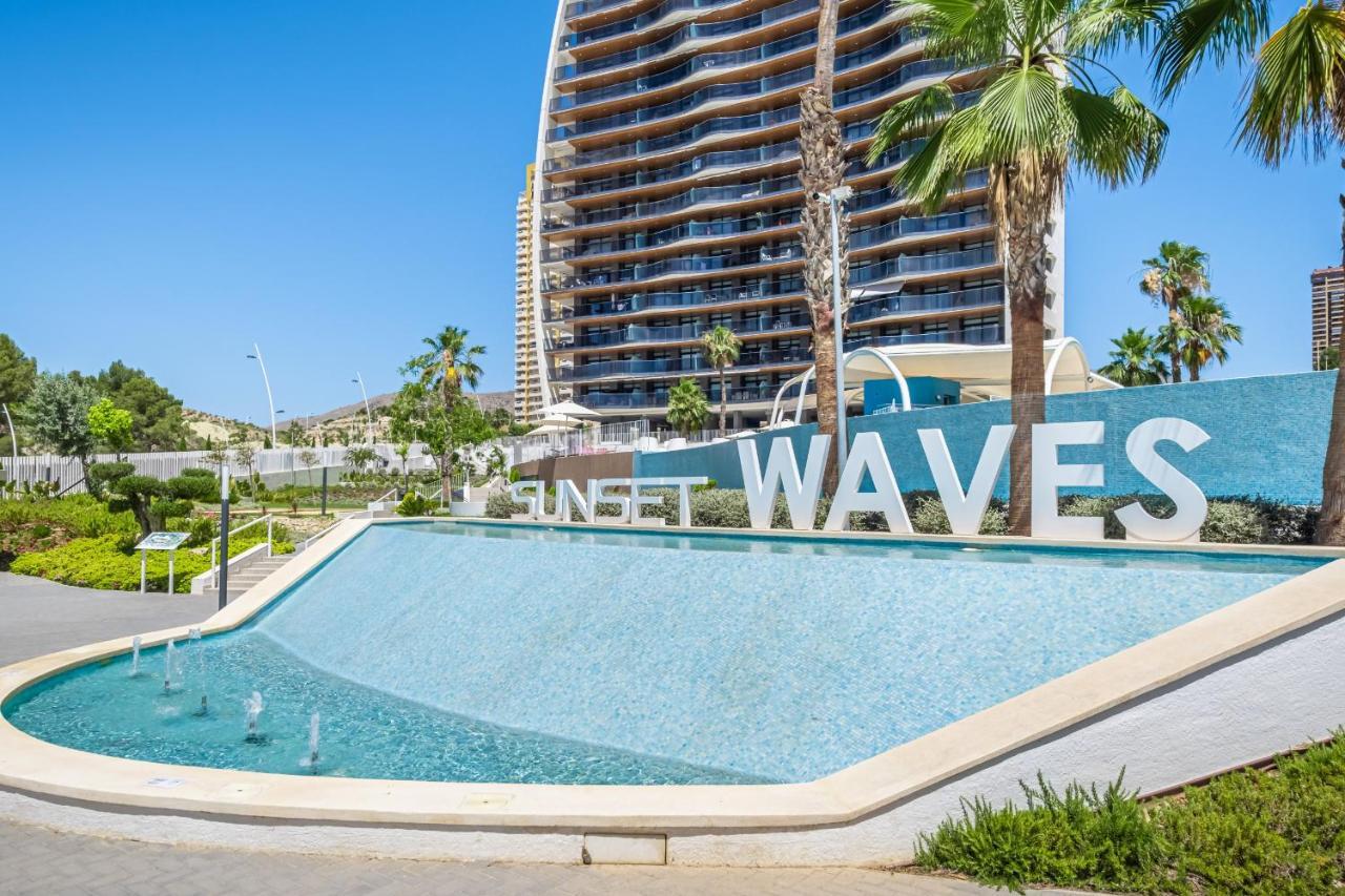 Sunset Waves Deluxe Apartments Poniente Beach Resort 貝尼多姆 外观 照片